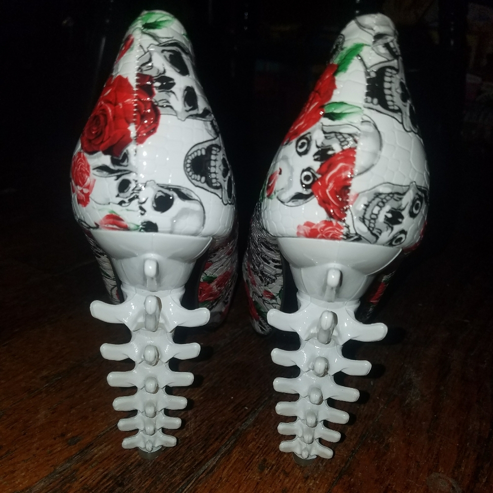 Skull and Roses Heels - Picture 2 of 3